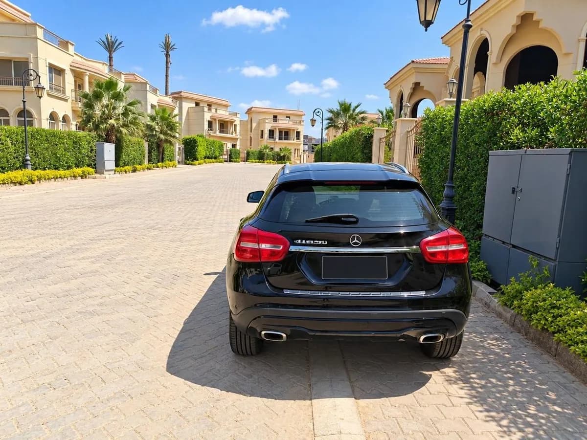 Mercedes GLA 200 2015 (1)