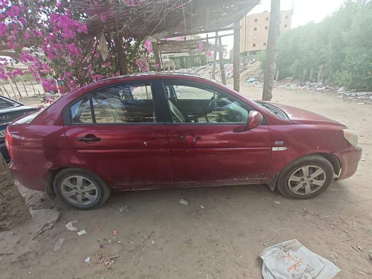 Hyundai Accent 2010 (1)