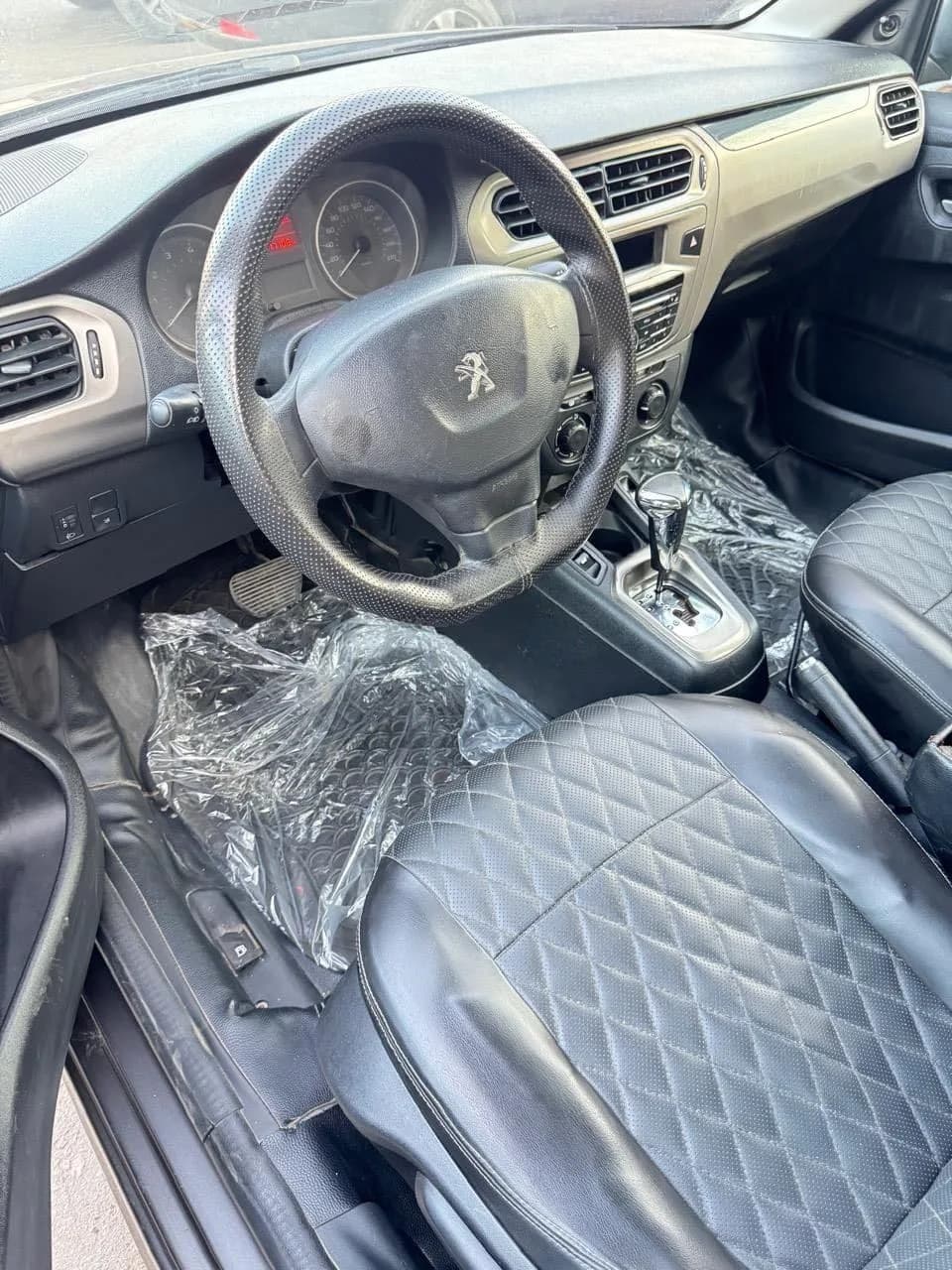 Peugeot 301 2020 (8)