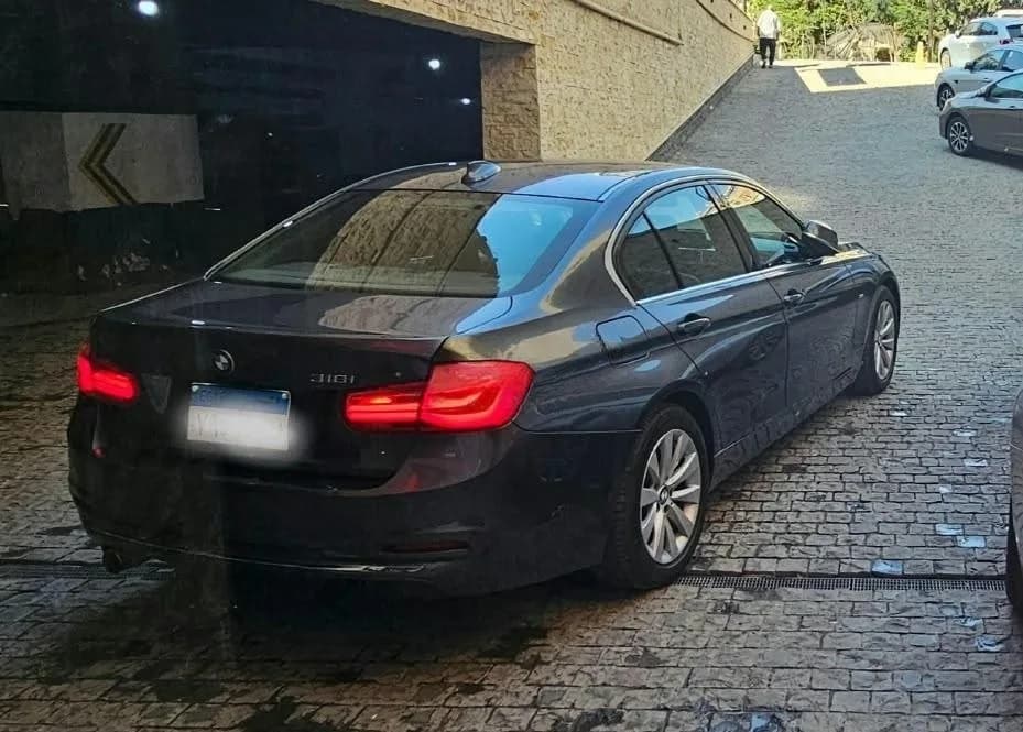 BMW 318 2016 (1)