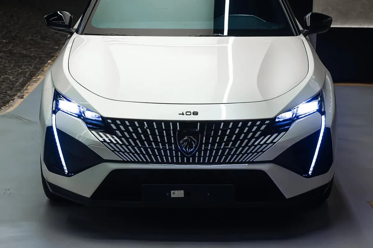 Peugeot 408 2023 (1)
