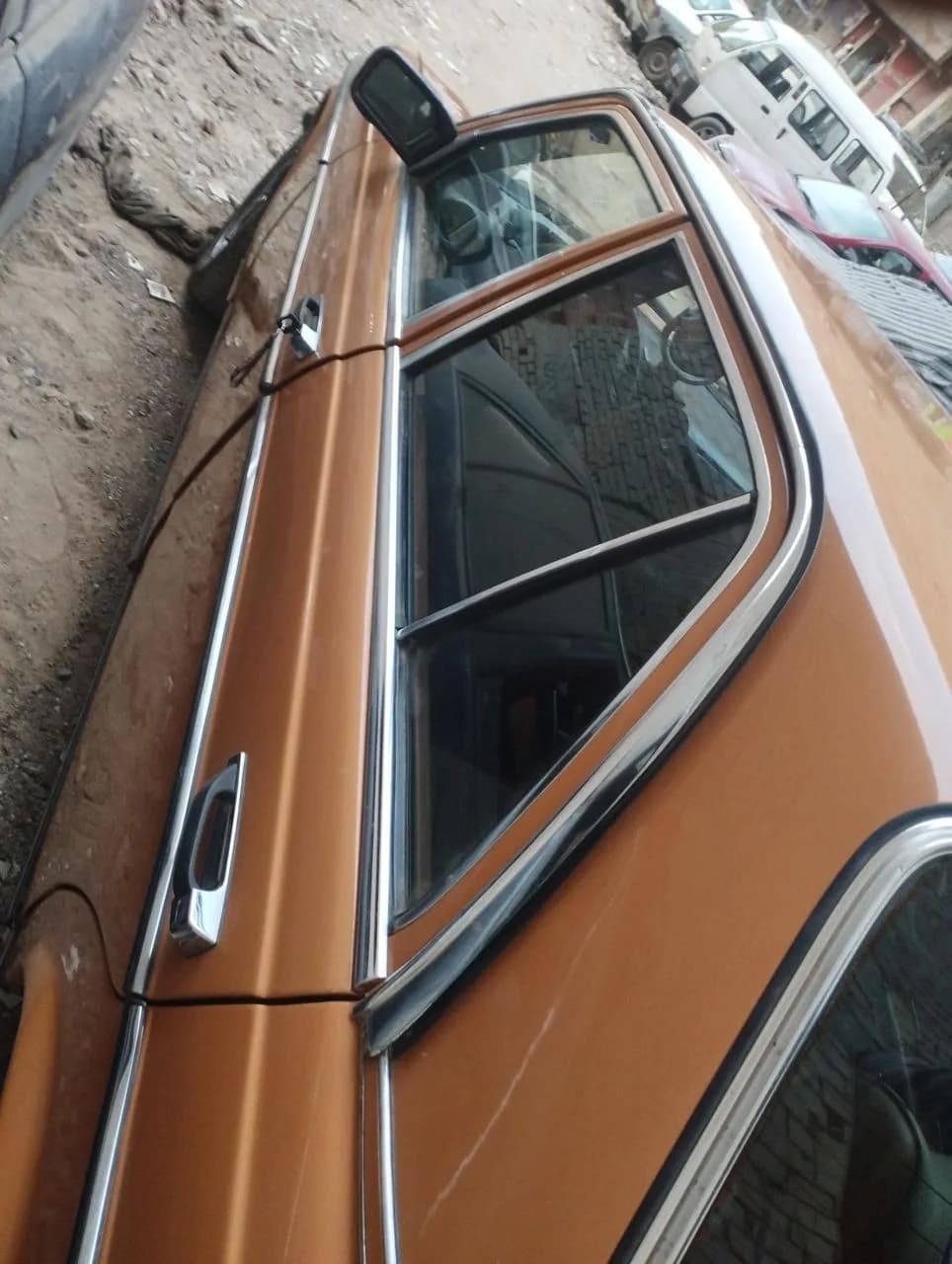 Mercedes 230 1977 (1)