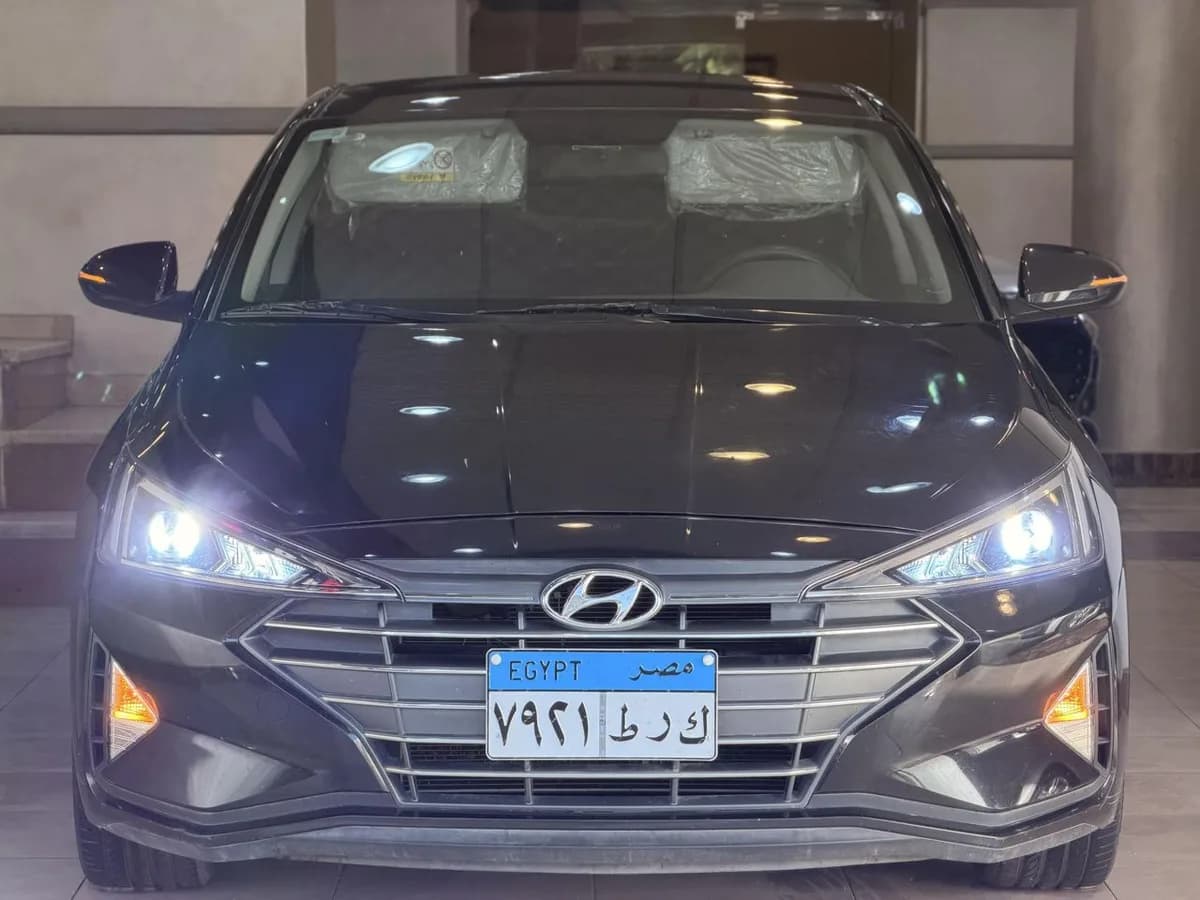 Hyundai Elantra 2025 (1)