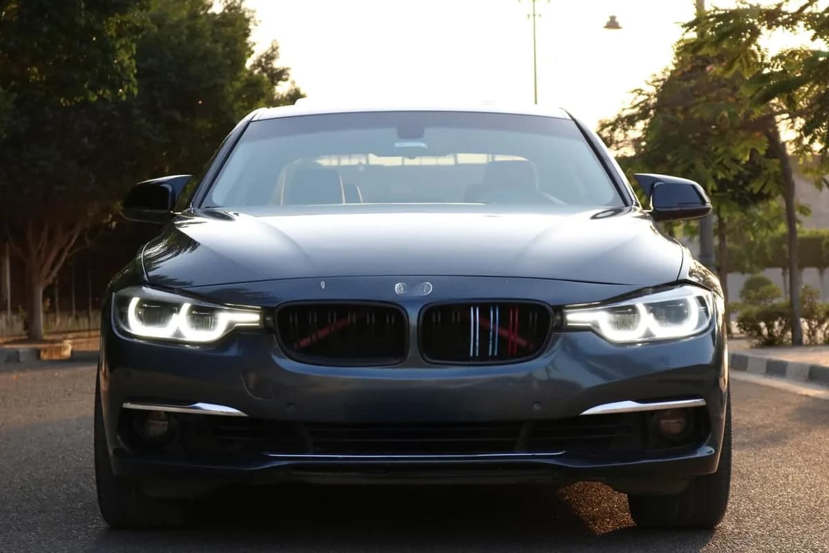 BMW 330i 2017 (1)