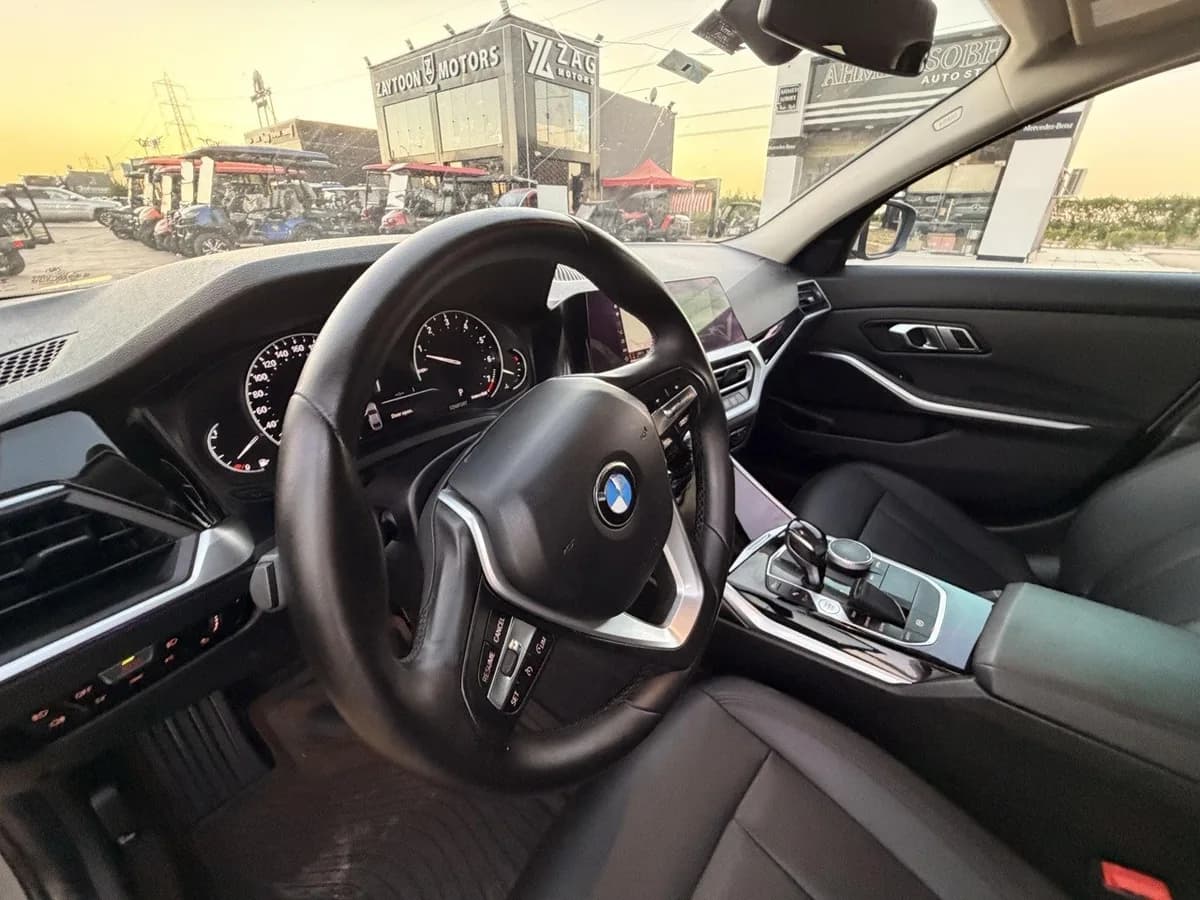 BMW 320i 2020 (1)