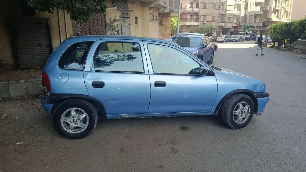 Opel Corsa 1994 (1)