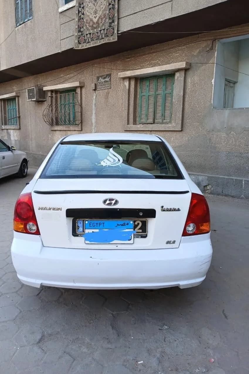 Hyundai Verna 2012 (1)