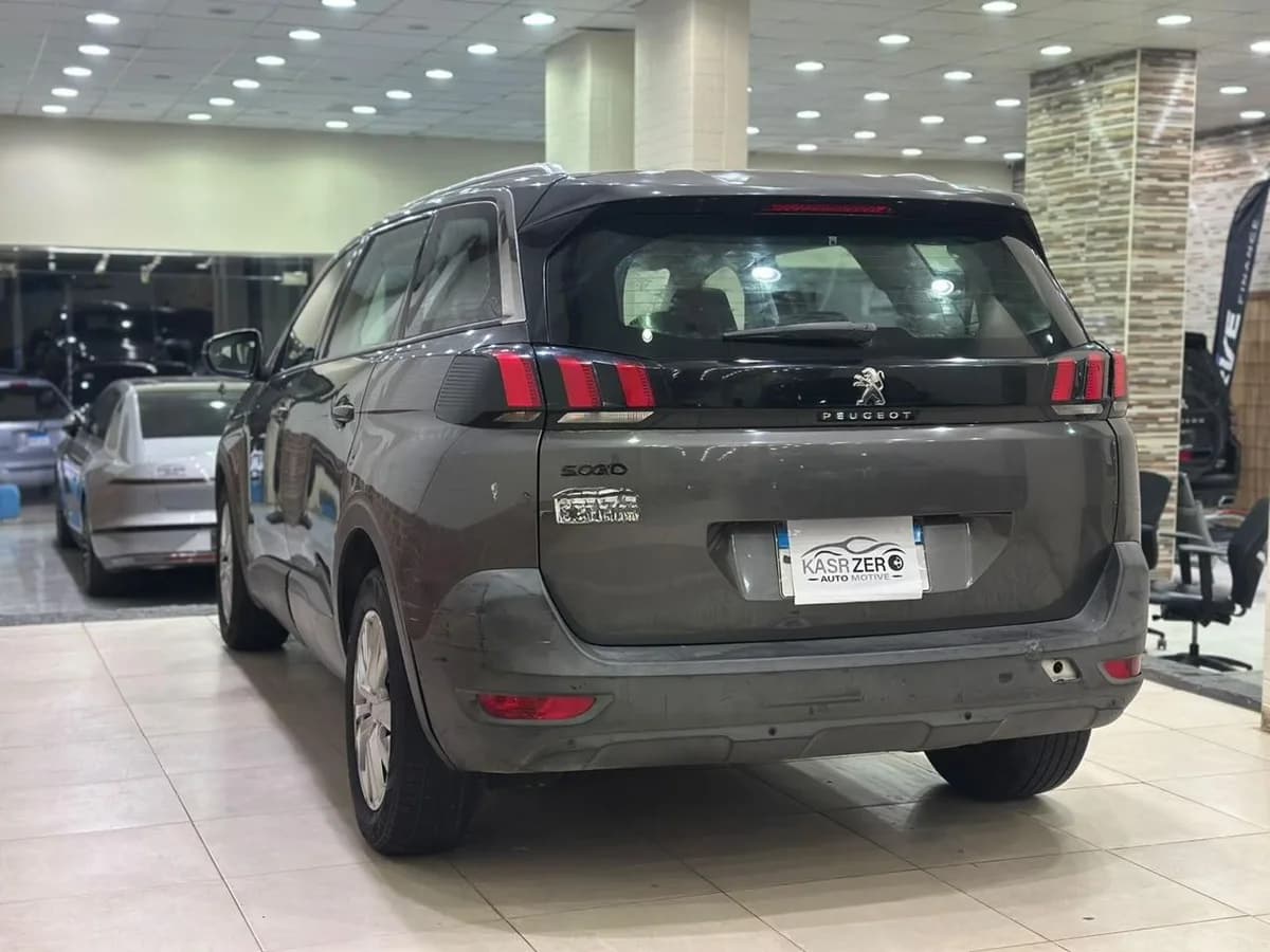 Peugeot 5008 2019 (1)