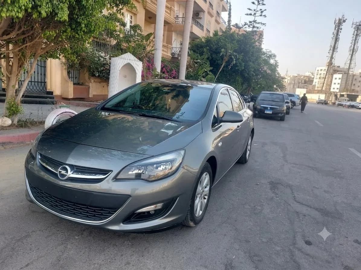 Opel Astra 2020 (2)