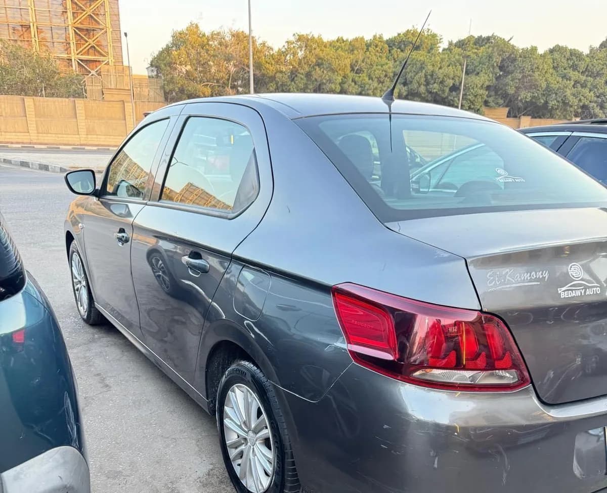 Peugeot 301 2020 (5)
