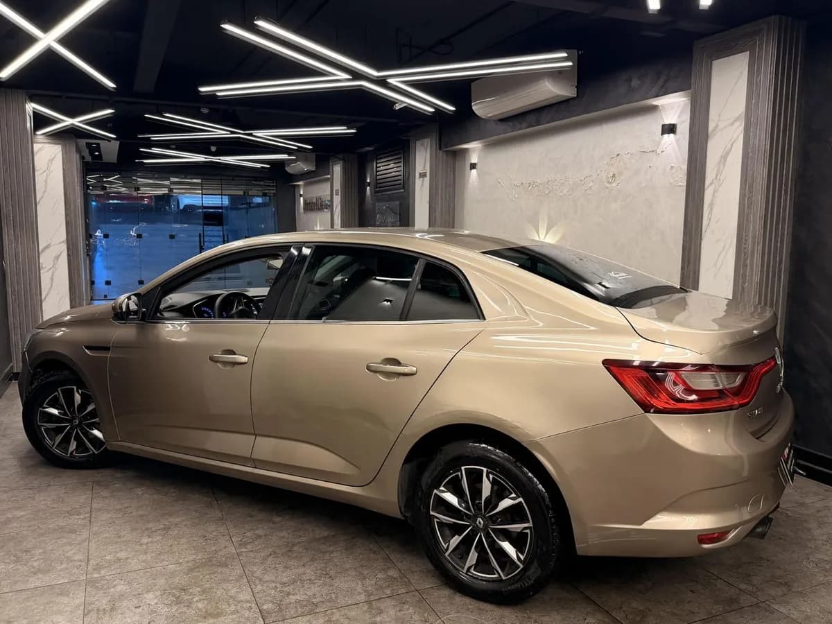 Renault Megane 2019 (1)