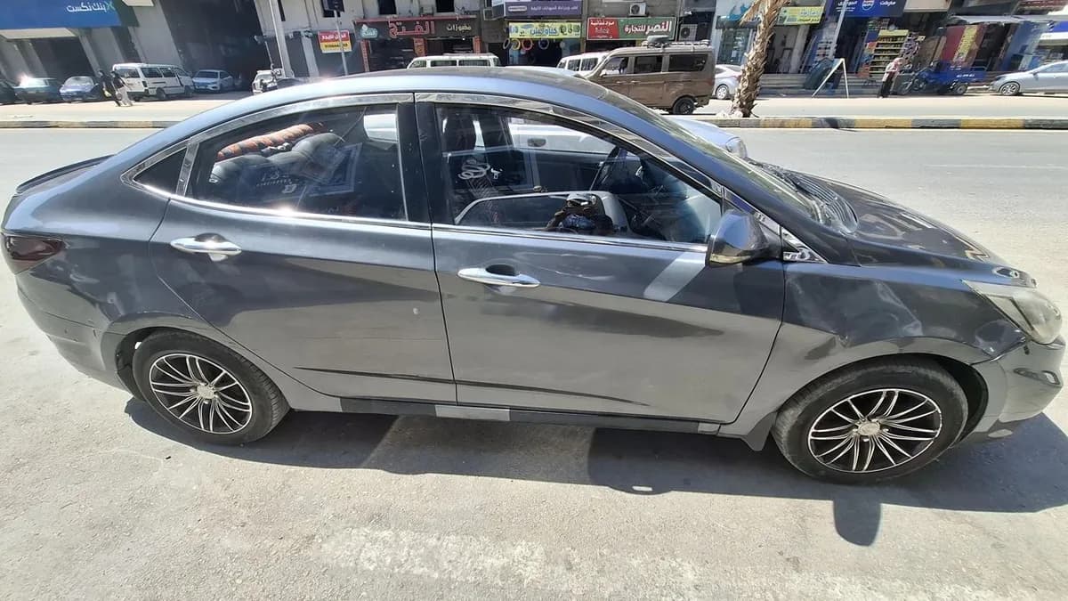 Hyundai Accent RB 2012 (1)