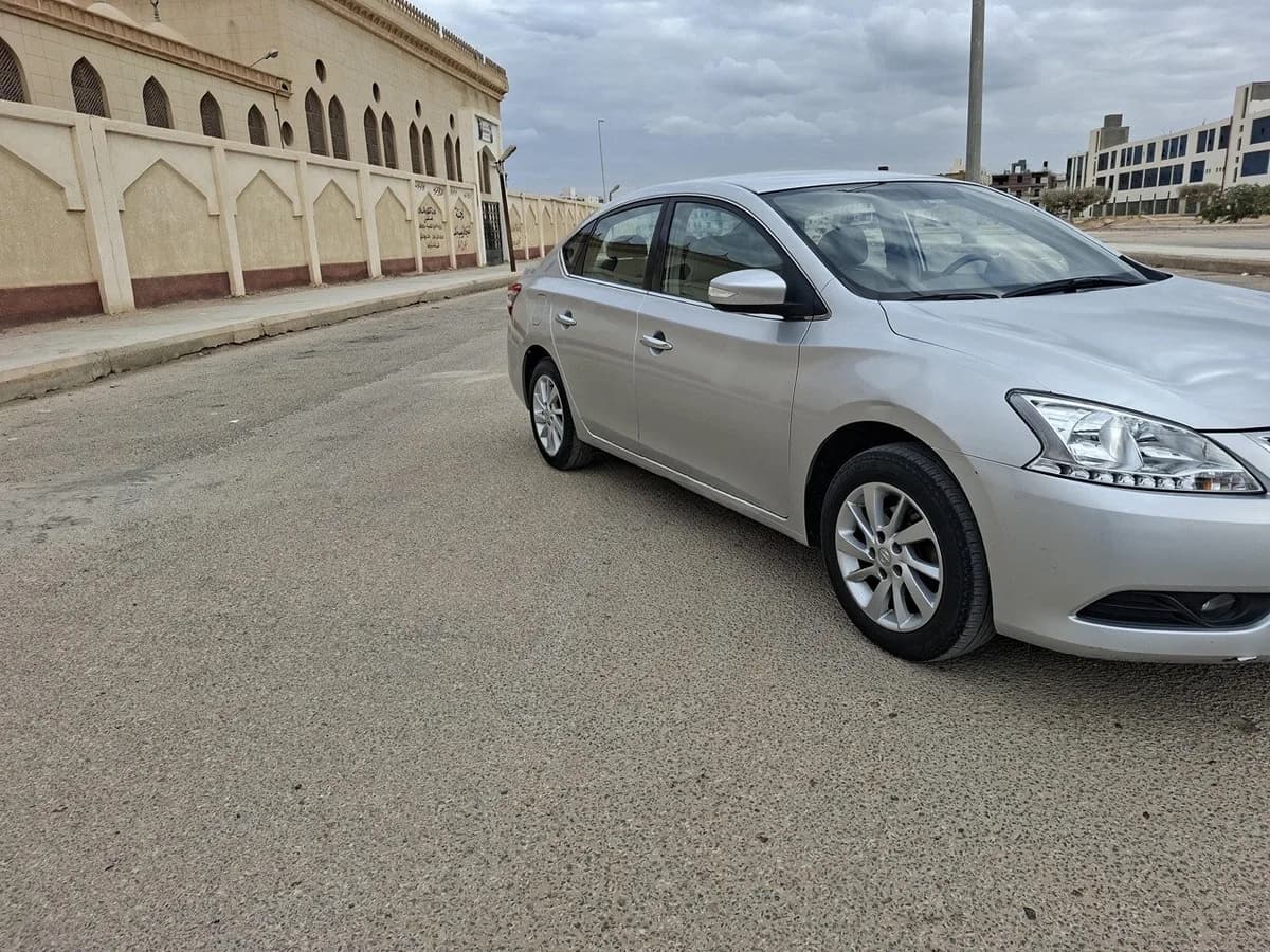 Nissan Sentra 2023 (1)