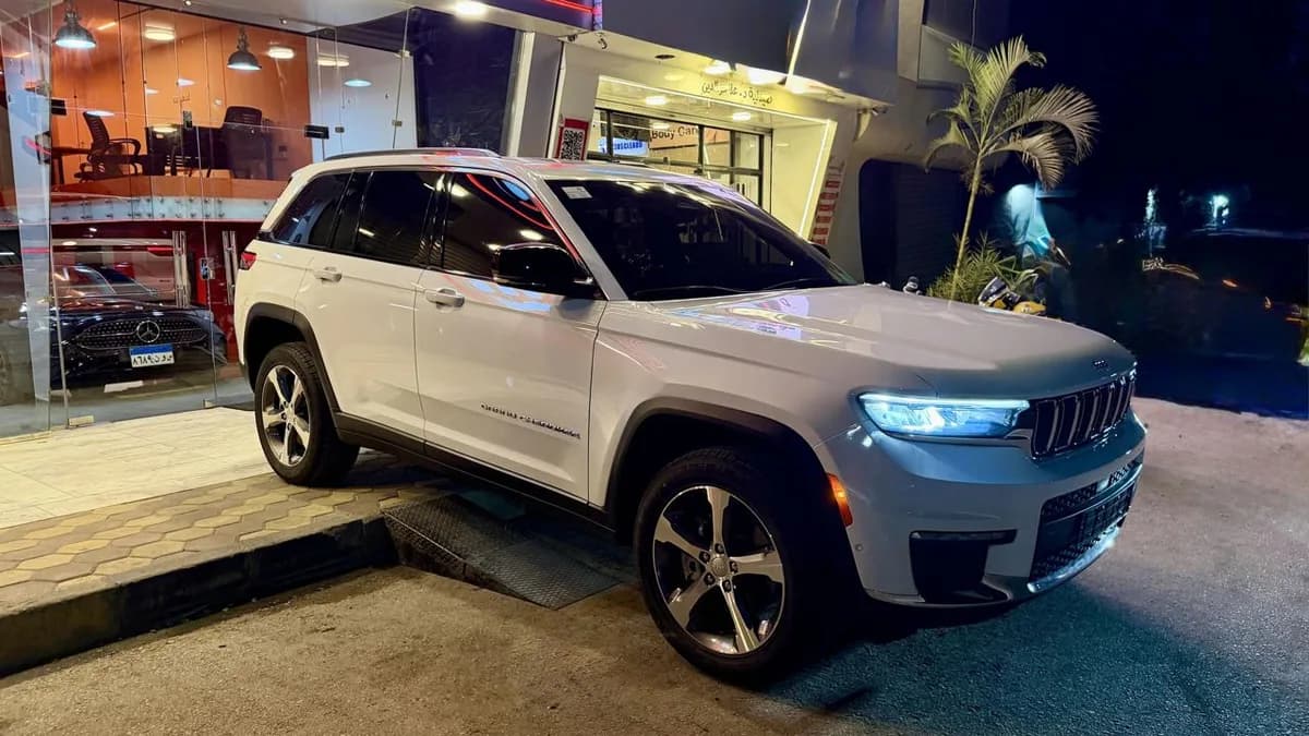Jeep Grand Cherokee 2023 (1)