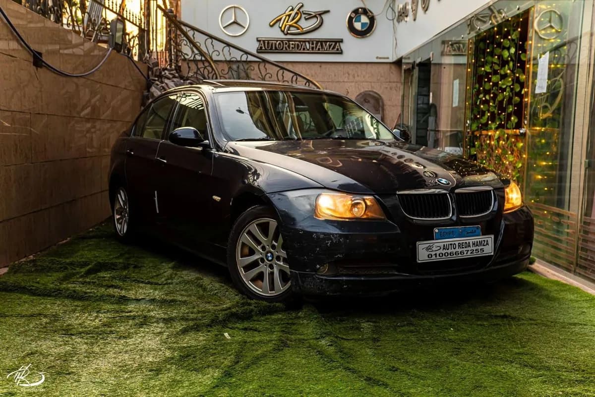 BMW 320 2008 (1)