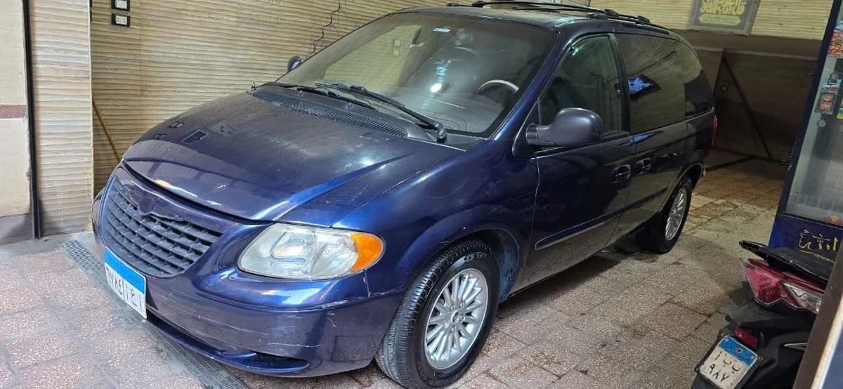 Chrysler Town and Country 2004 (1)