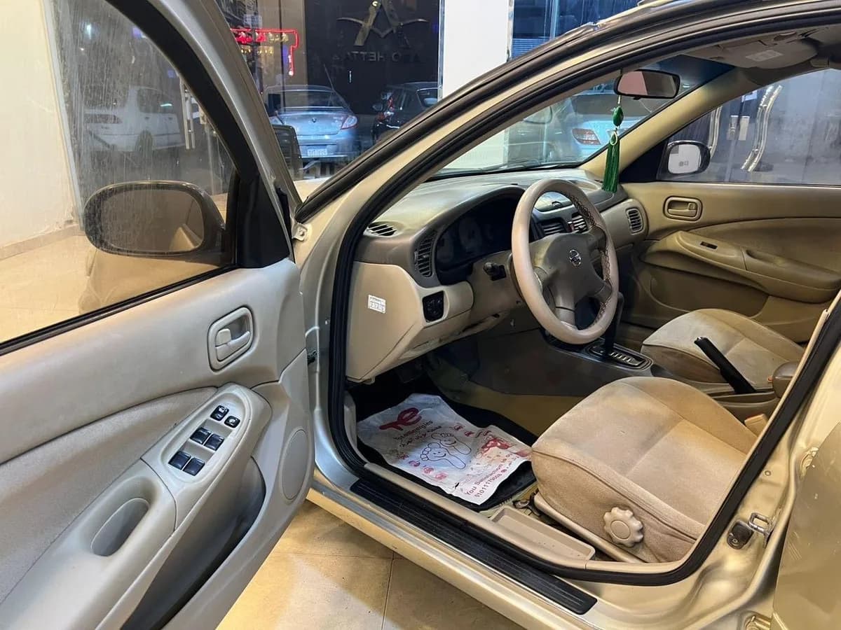 Nissan Sunny 2005 (8)