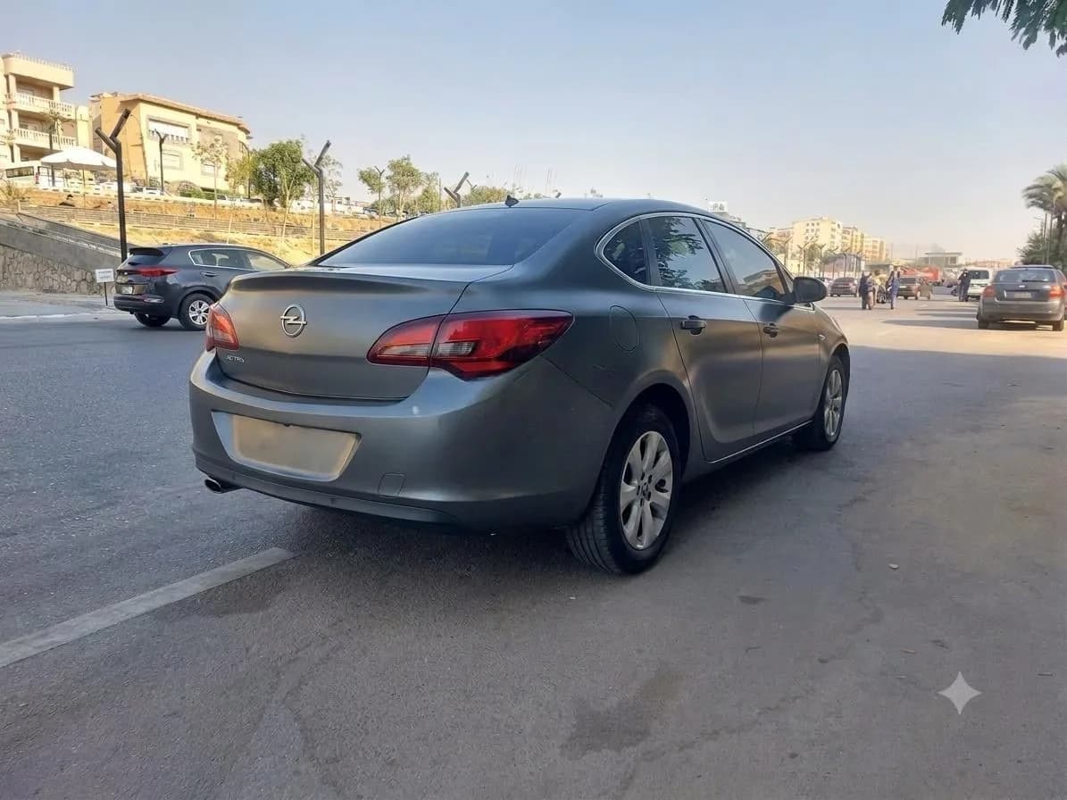 Opel Astra 2020 (1)