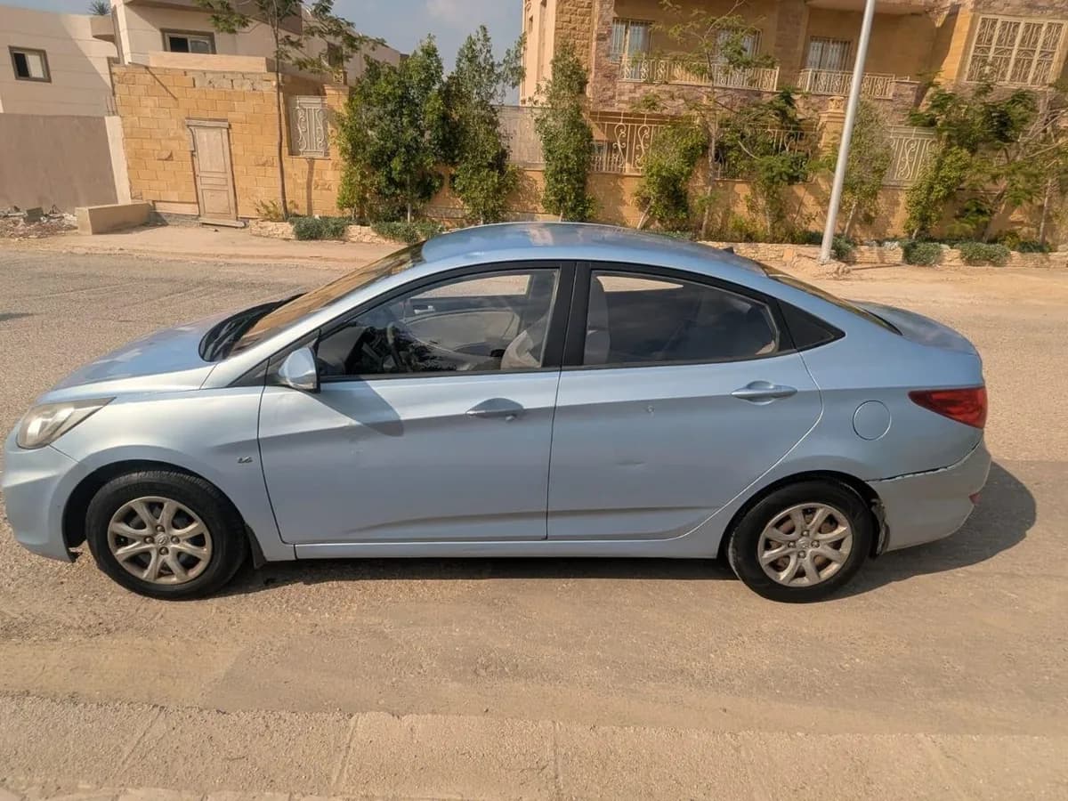Hyundai Accent RB 2012 (1)