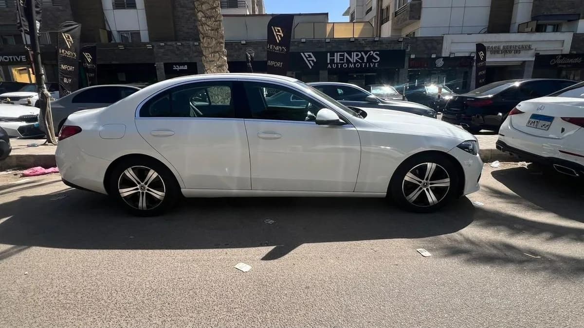 Mercedes C 180 2023 (1)