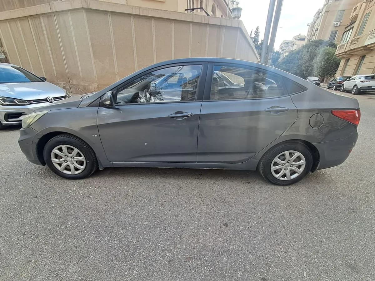 Hyundai Accent RB 2012 (1)