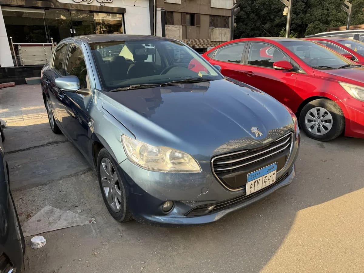 Peugeot 301 2016 (1)