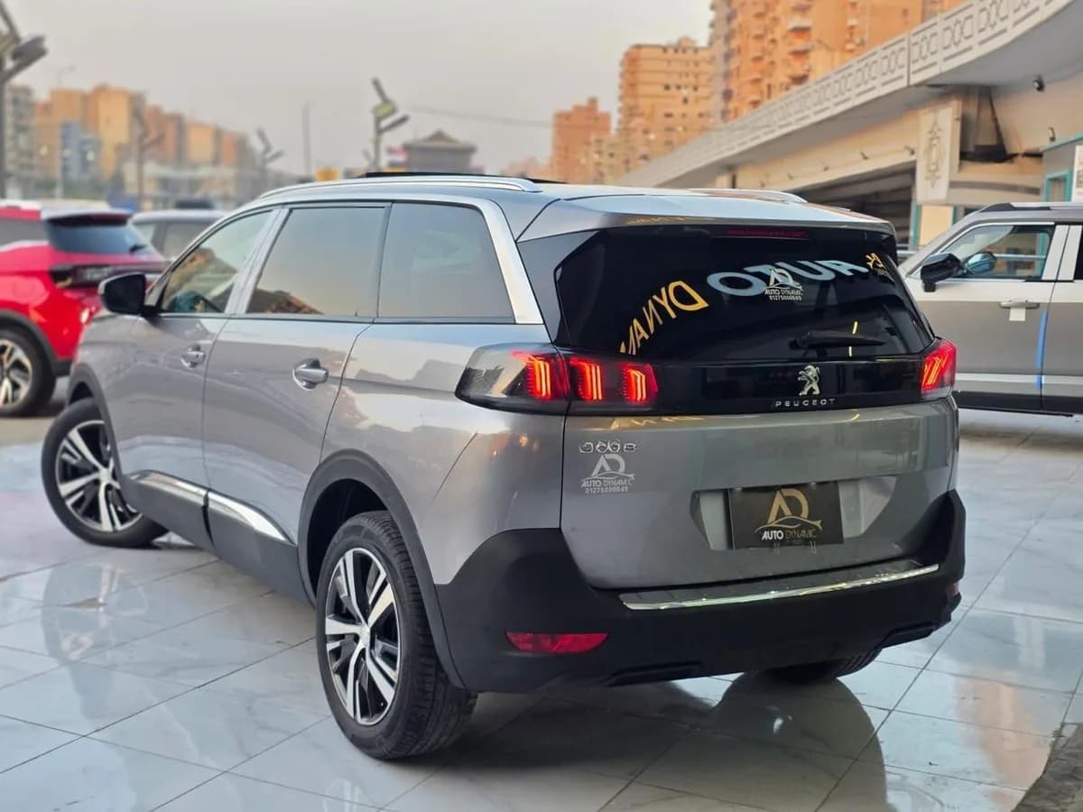 Peugeot 5008 2021