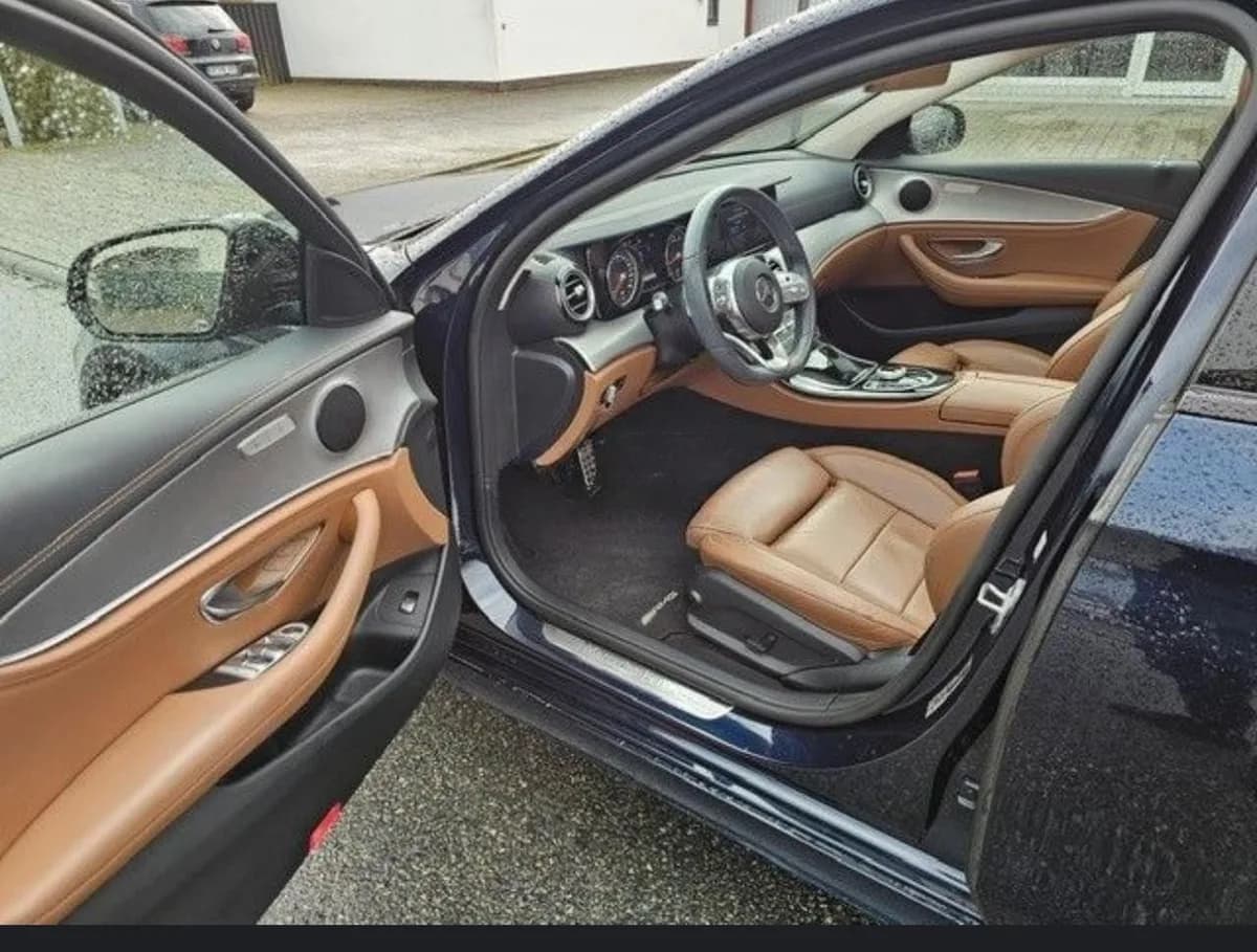 Mercedes E 200 AMG 2020 (1)