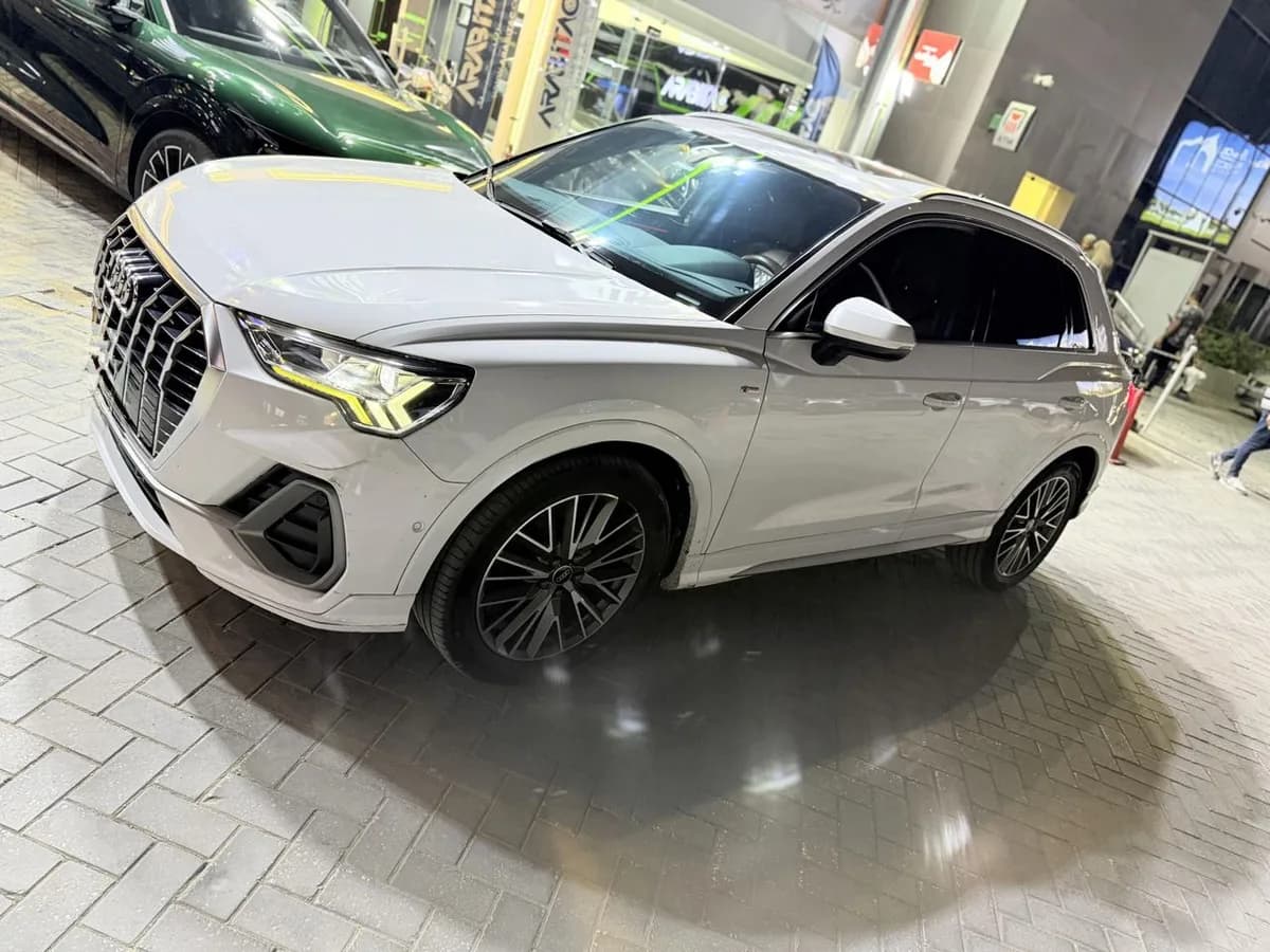 Audi Q3 2022 (1)