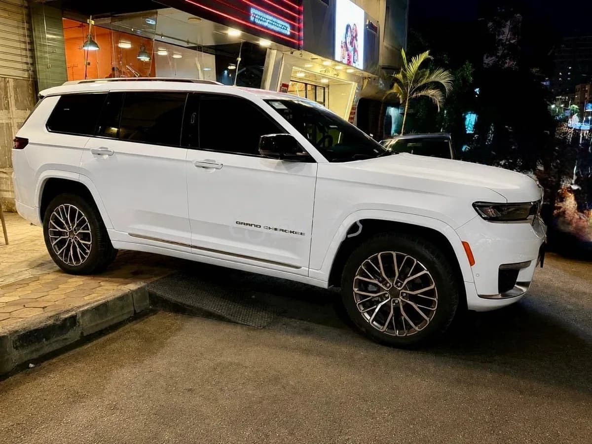 Jeep Grand Cherokee 2023 (1)