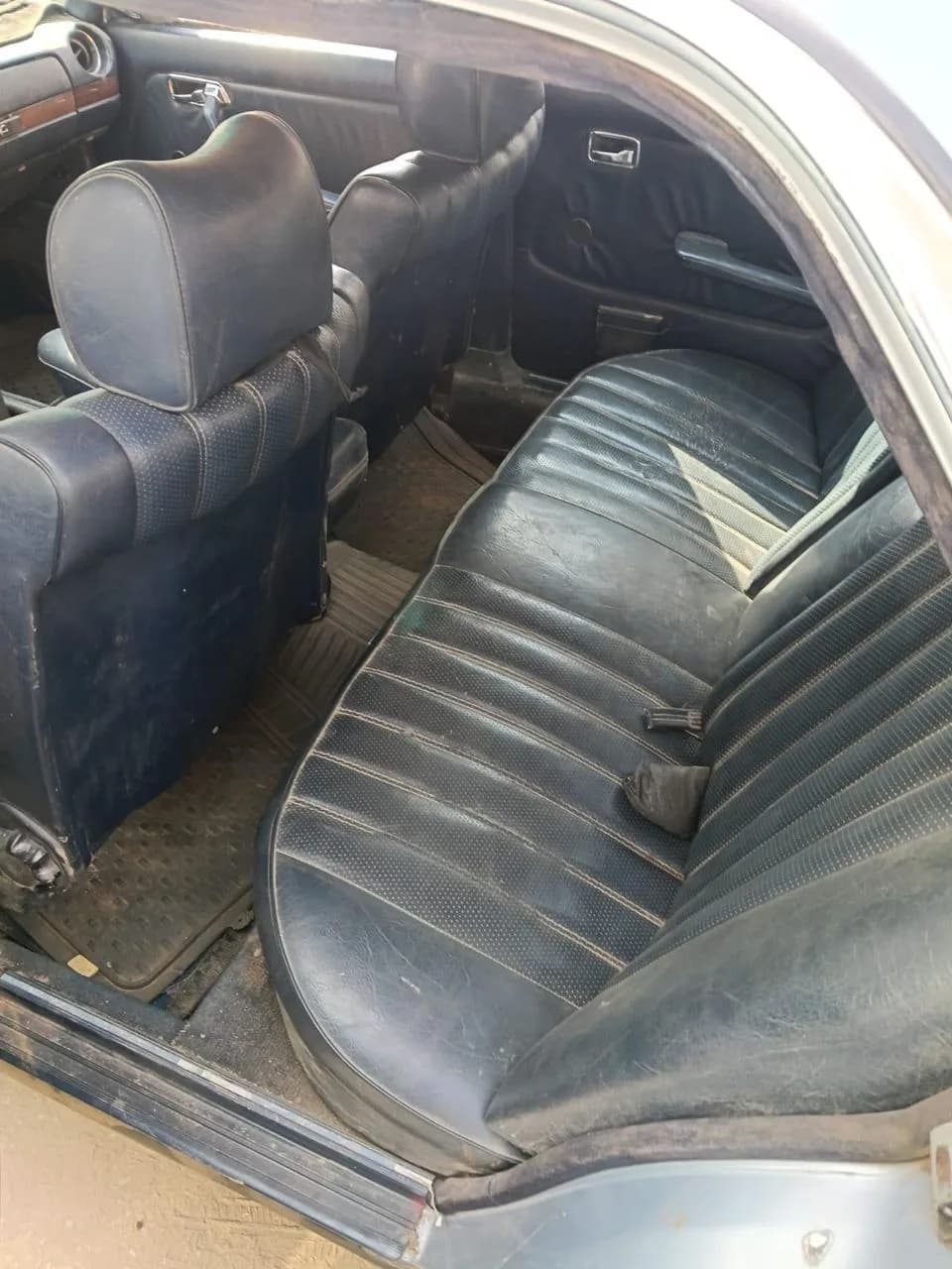 Mercedes 200 1981 (1)