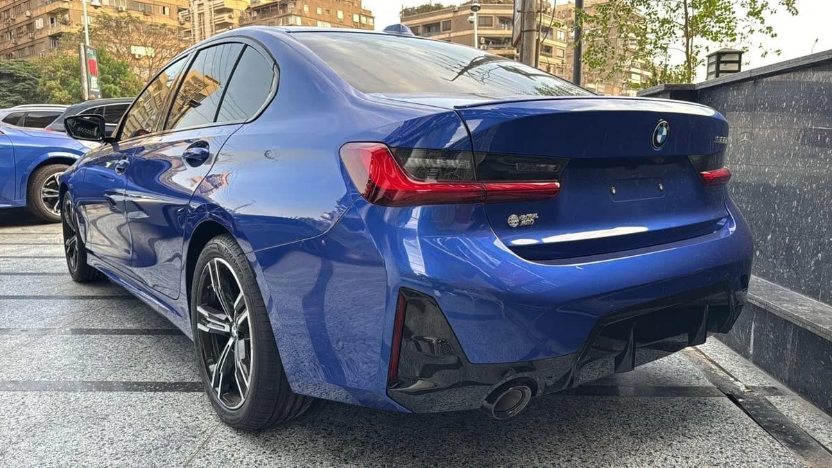 BMW 320i 2026 (1)