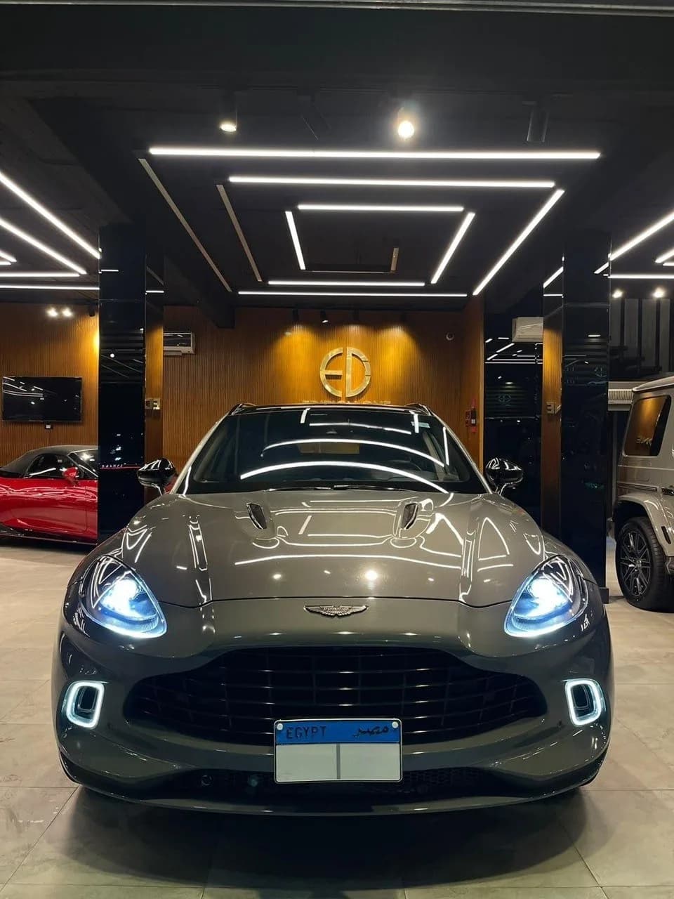 Aston Martin DBX 2022 (1)