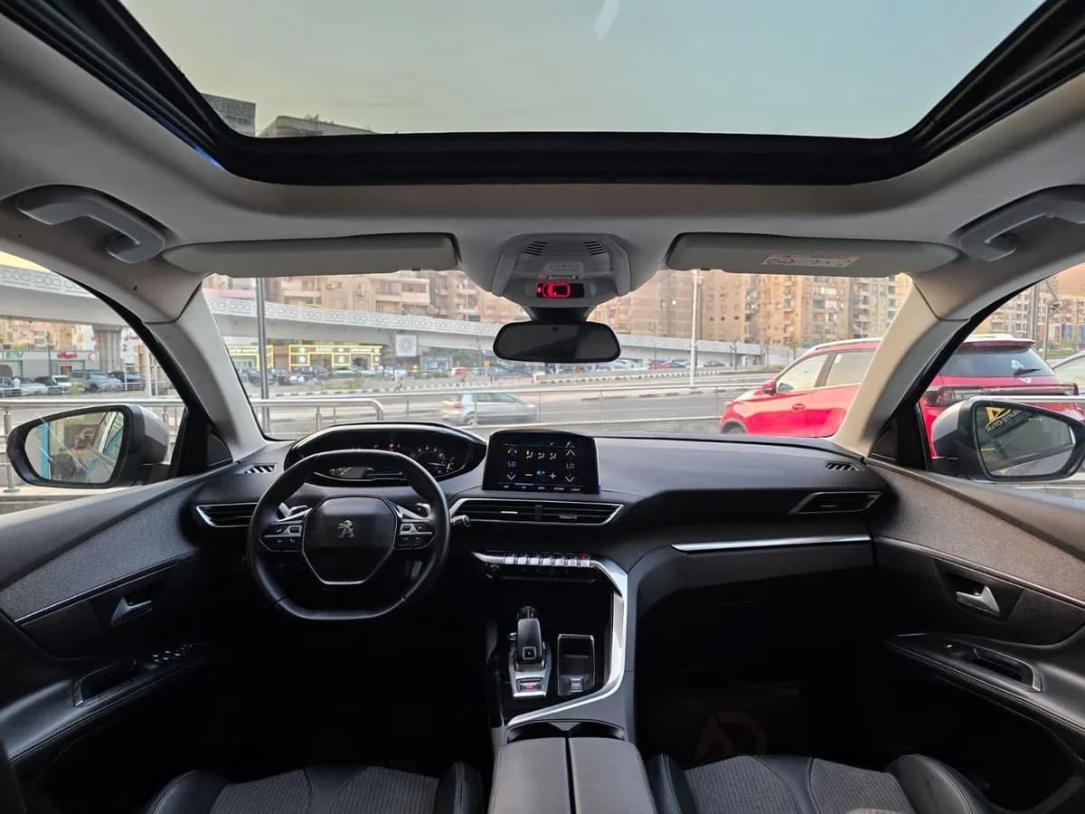 Peugeot 5008 2021 (6)