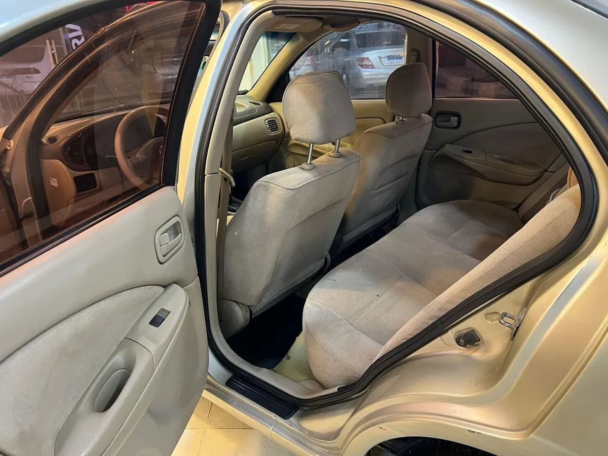 Nissan Sunny 2005 (9)