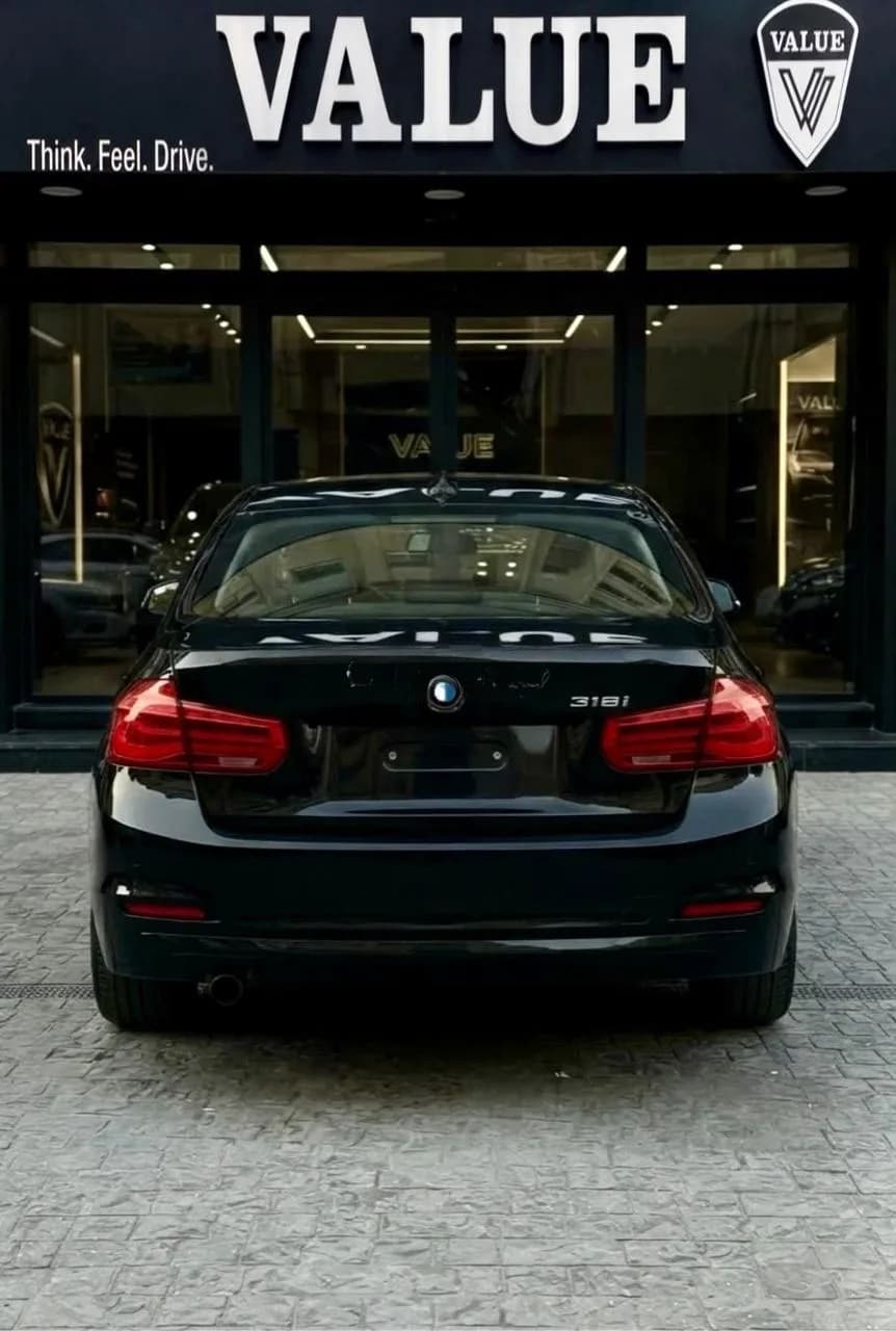 BMW 318 2016 (1)