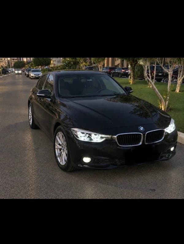 BMW 318 2019