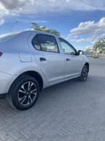 Renault Logan 2016 (7)
