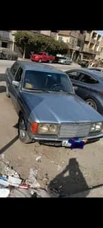 Mercedes 200 1981 (6)