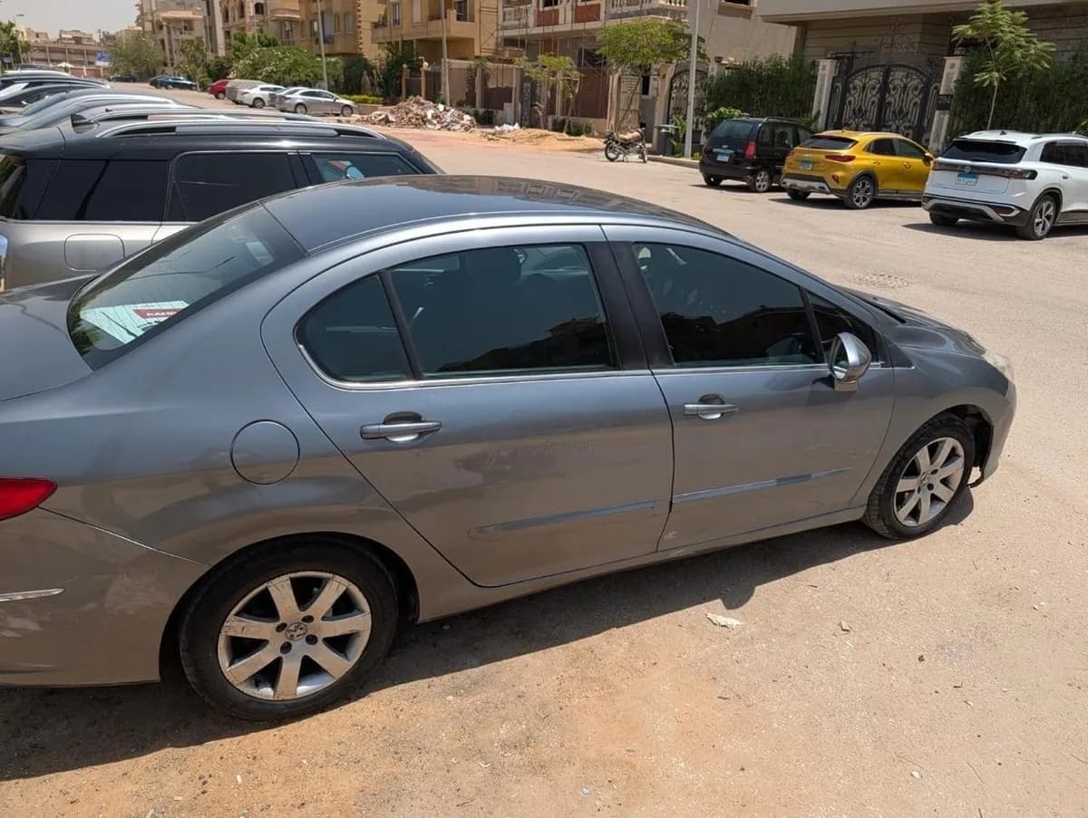 Peugeot 408 2012 (1)