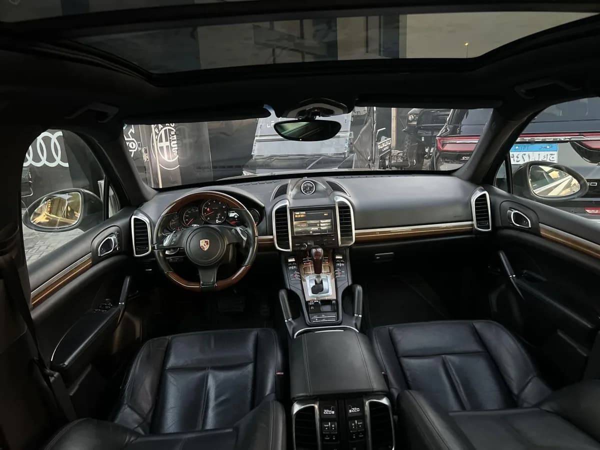 Porsche Cayenne 2013 (1)