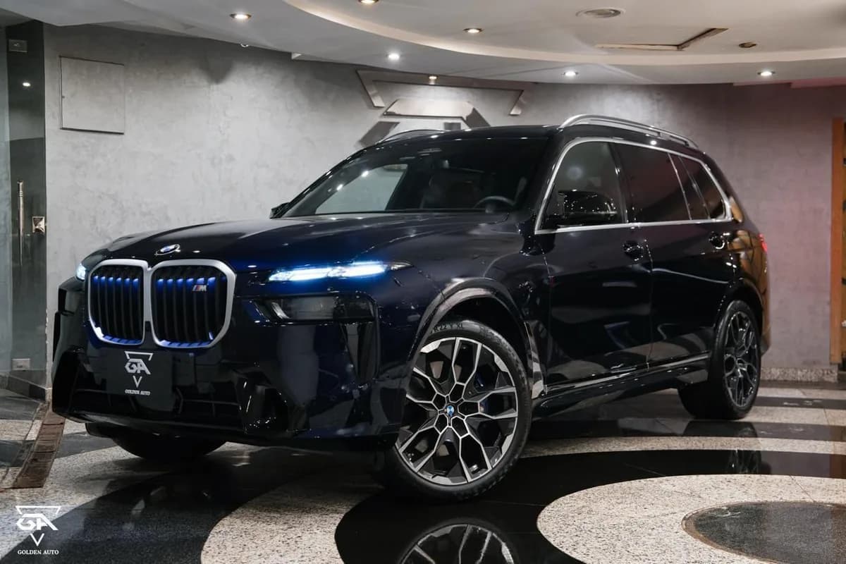 BMW X7 M60i 2025 (1)