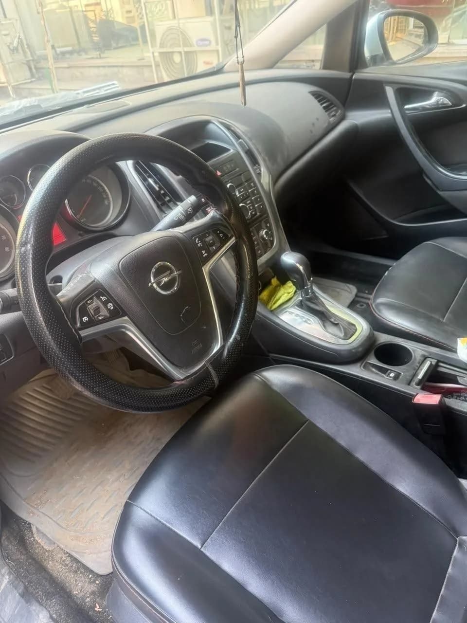 Opel Astra 2017 (1)