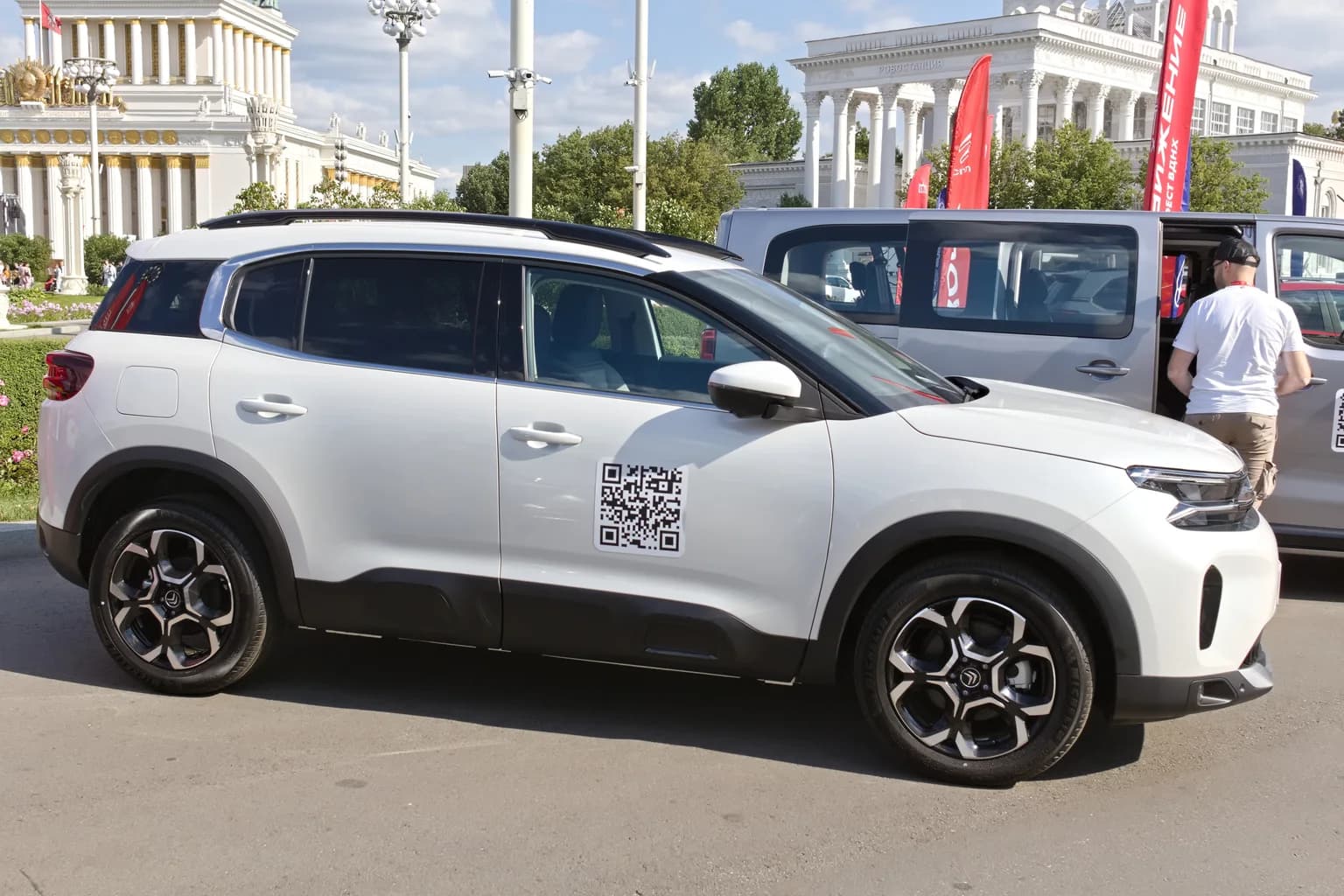 صورة: Moscow car show 2026-07-31 Citroen C5 aircross 02