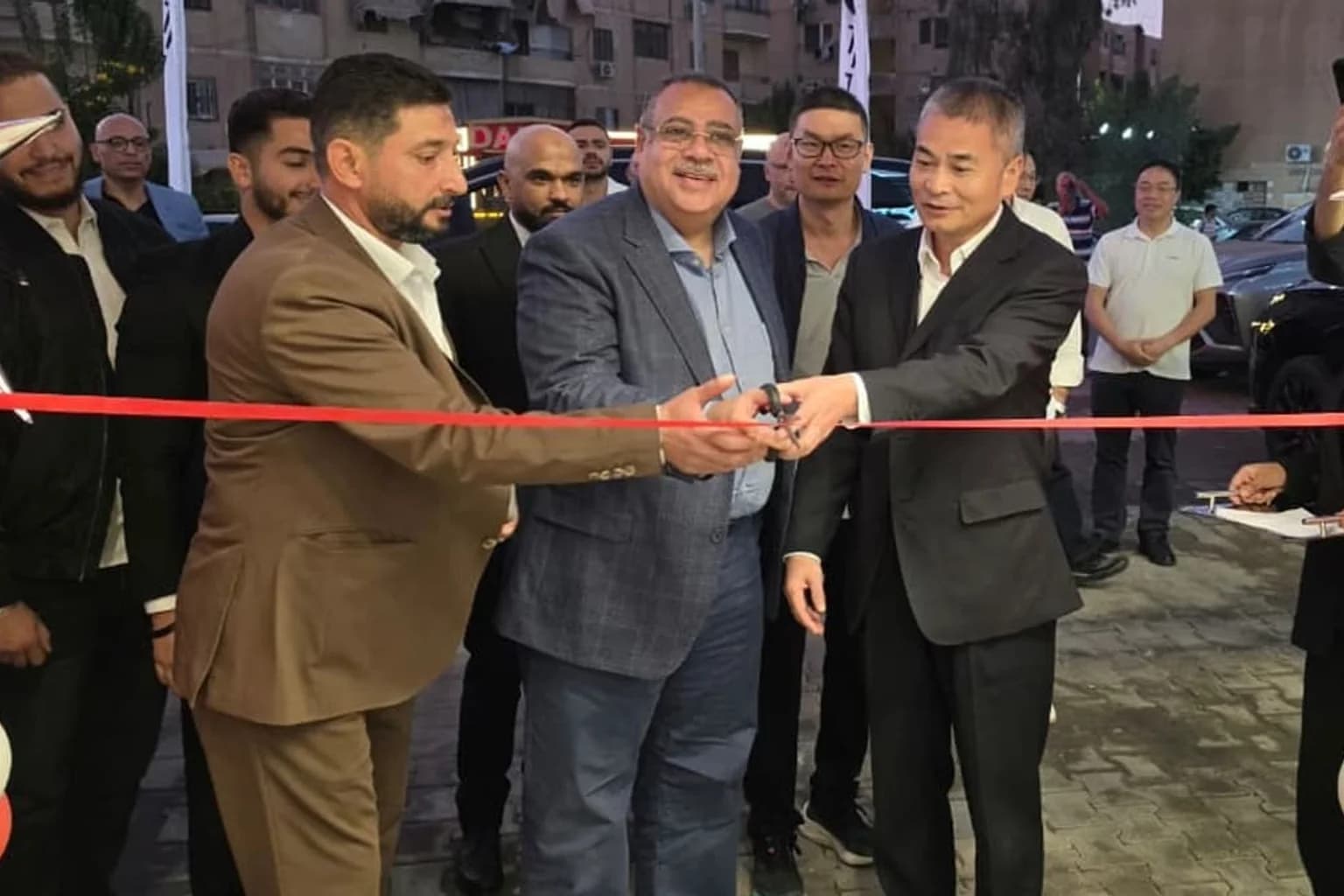 صورة: فورثينج العالمية والأمل AVM تفتتحان أحدث صرح للموزع حجازي موتورز (Official Press Photo)