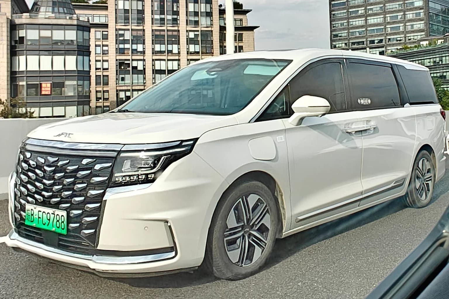 JAC RF8 PHEV Officially Launched in Egypt Alongside New Sheikh Zayed Showroom - 2